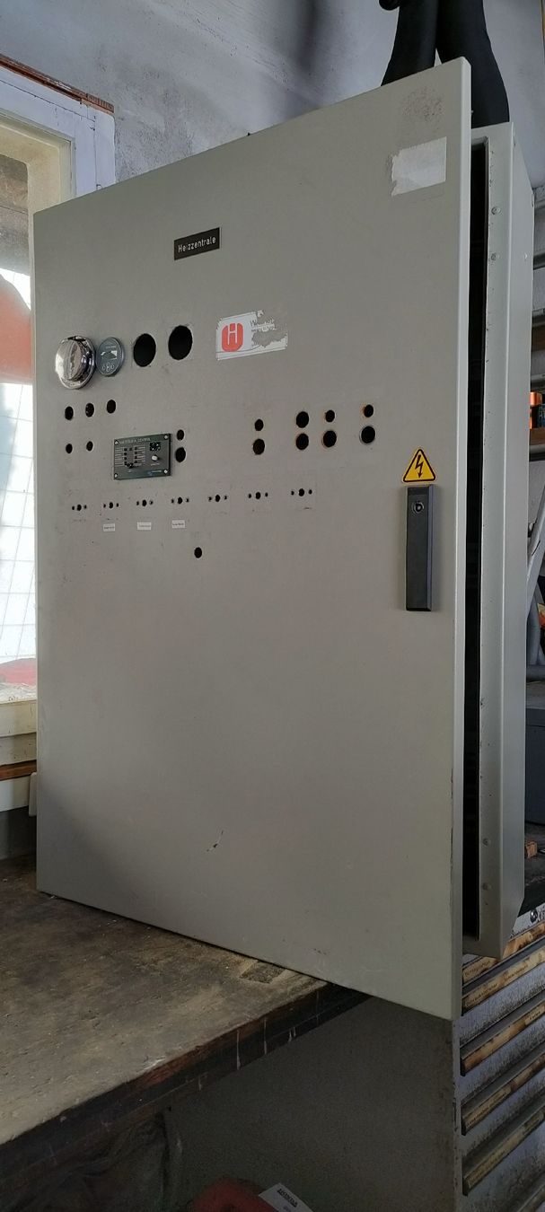 Caricabatterie: Solarregler Ladegerät Wechselrichter 230V Trafo – Usato da Rüti ZH venduto da alexvoirol 3