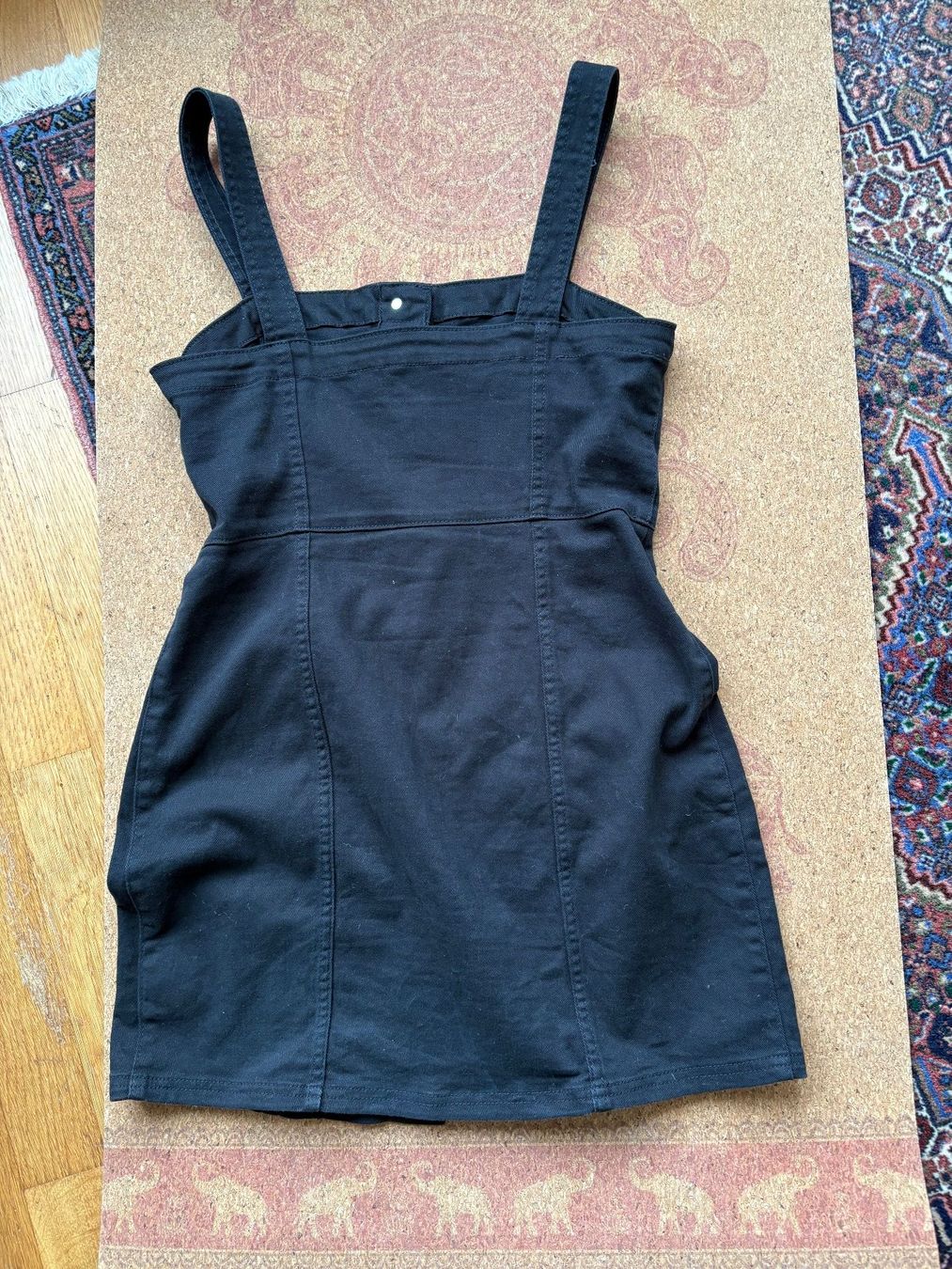 H&M Kleider: Latzhosen Kleid – Gebraucht aus Olten von mar_dg8p 1