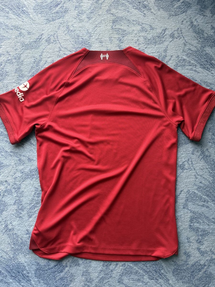 Nike Canottiere & Pantaloni: Liverpool Heim 2022/23 M – Usato da Tuttwil venduto da jus_c9sj 1