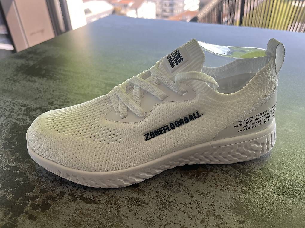 Scarpe da donna: Leichte Turnschuhe Grösse 38 – Usato da Zürich venduto da Uki02 1