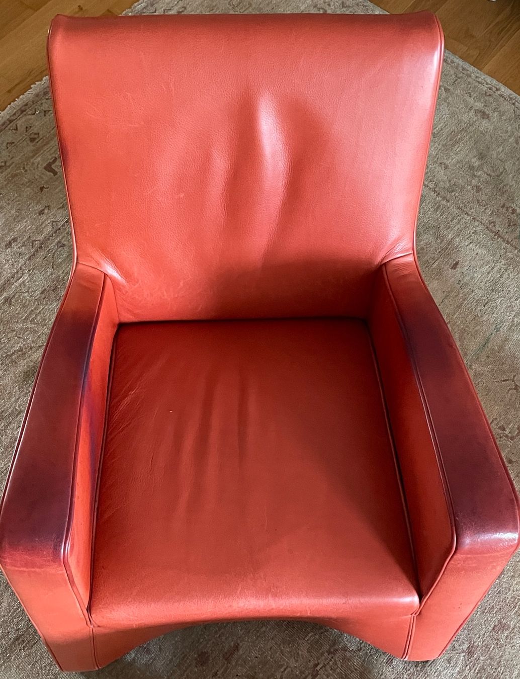Poltrone: Vintage Ledersessel mit Hocker, Farbe Koralle – Usato da Volketswil venduto da rubin74 3