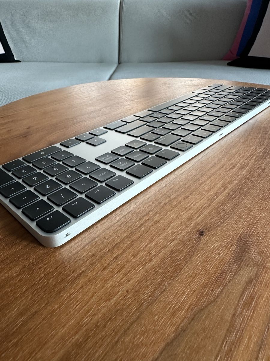 Apple Tastaturen: Apple Magic Keyboard Numbers + Touch ID - Neuwertig  – Gebraucht aus Zürich von AssuredSelection 1