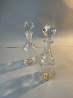 Zwei kleine Glasfläschchen