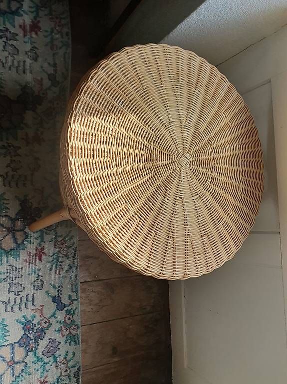 Tavoli: Vintage rattan tisch – Usato da Olten venduto da stritten 1