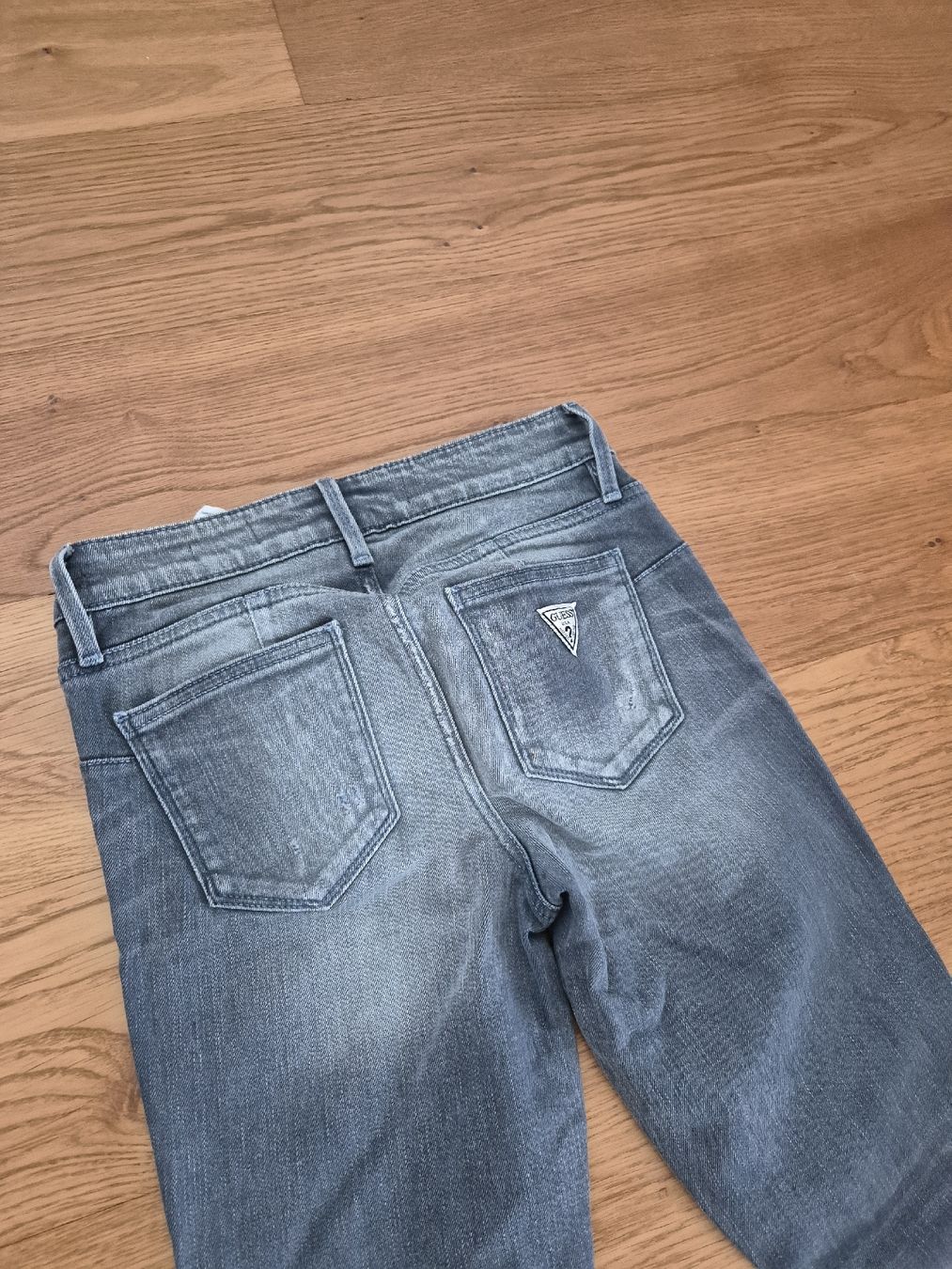 Guess Jeans: Guess Jeans, grau – Nuovo (secondo la descrizione) da Feusisberg venduto da cts_55rn 3