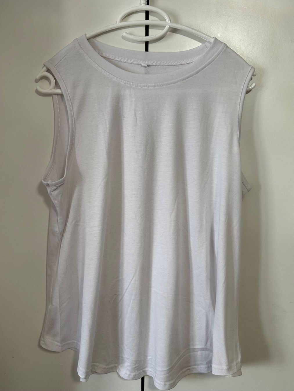 Tops: Damen Tanktop weiss Grösse L – D'occasion à Schaan par Hermine2018