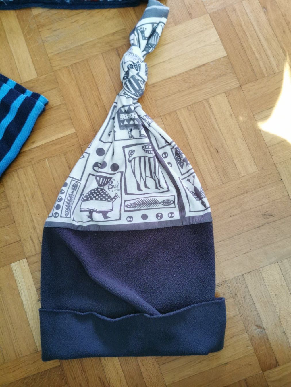 Hüte, Mützen & Caps: Schals und Mützen – Gebraucht aus Basel von  3
