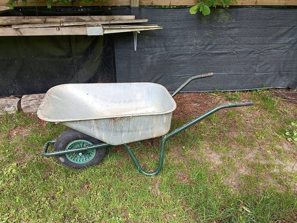 Brouettes: Schubkarre / Gartenkarre verzinkt – D'occasion à Steckborn par AusbilderLoretzGmbH 1