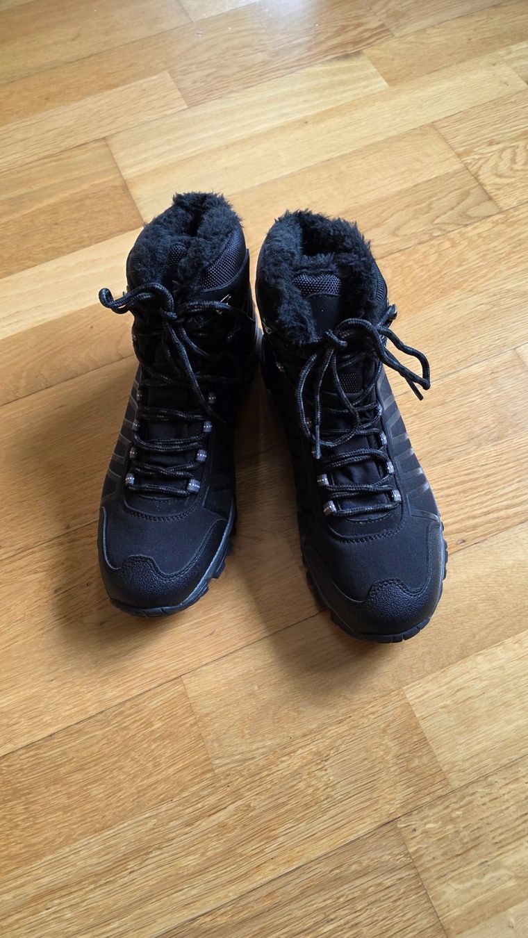 Scarpe da donna: Schuhe Out Door Grösse 41 – Usato da Dübendorf venduto da Jolenia