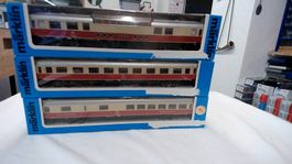 10 Personenwagen, 3 Güterwagen Migros von ACME neu
