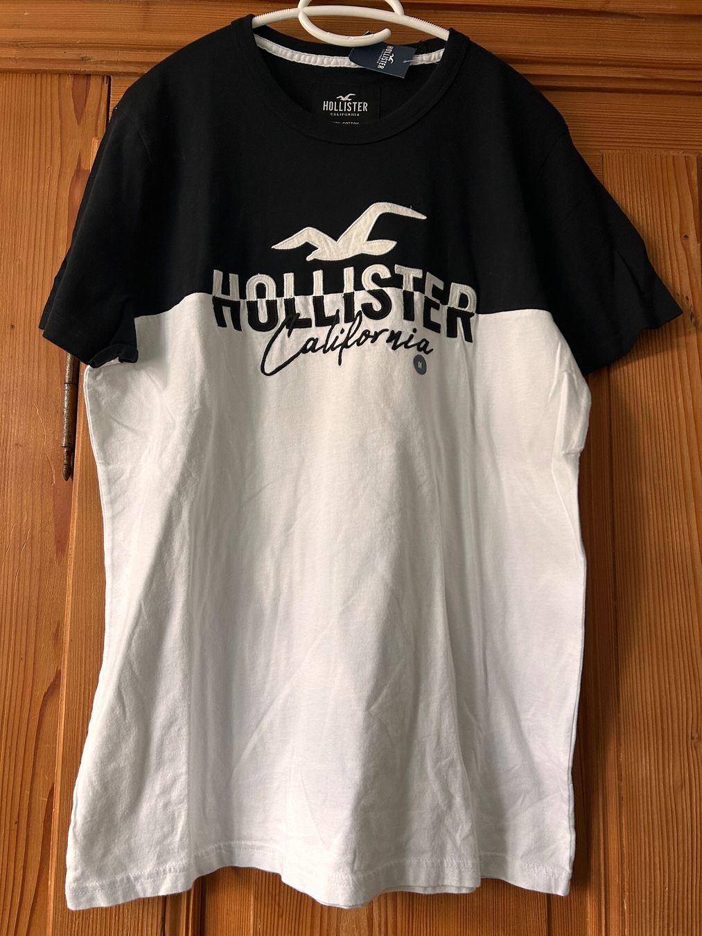 Hollister T-shirt: Neue Hollister Tshirt – Nuovo (secondo la descrizione) da Freienbach venduto da mar_rvc6