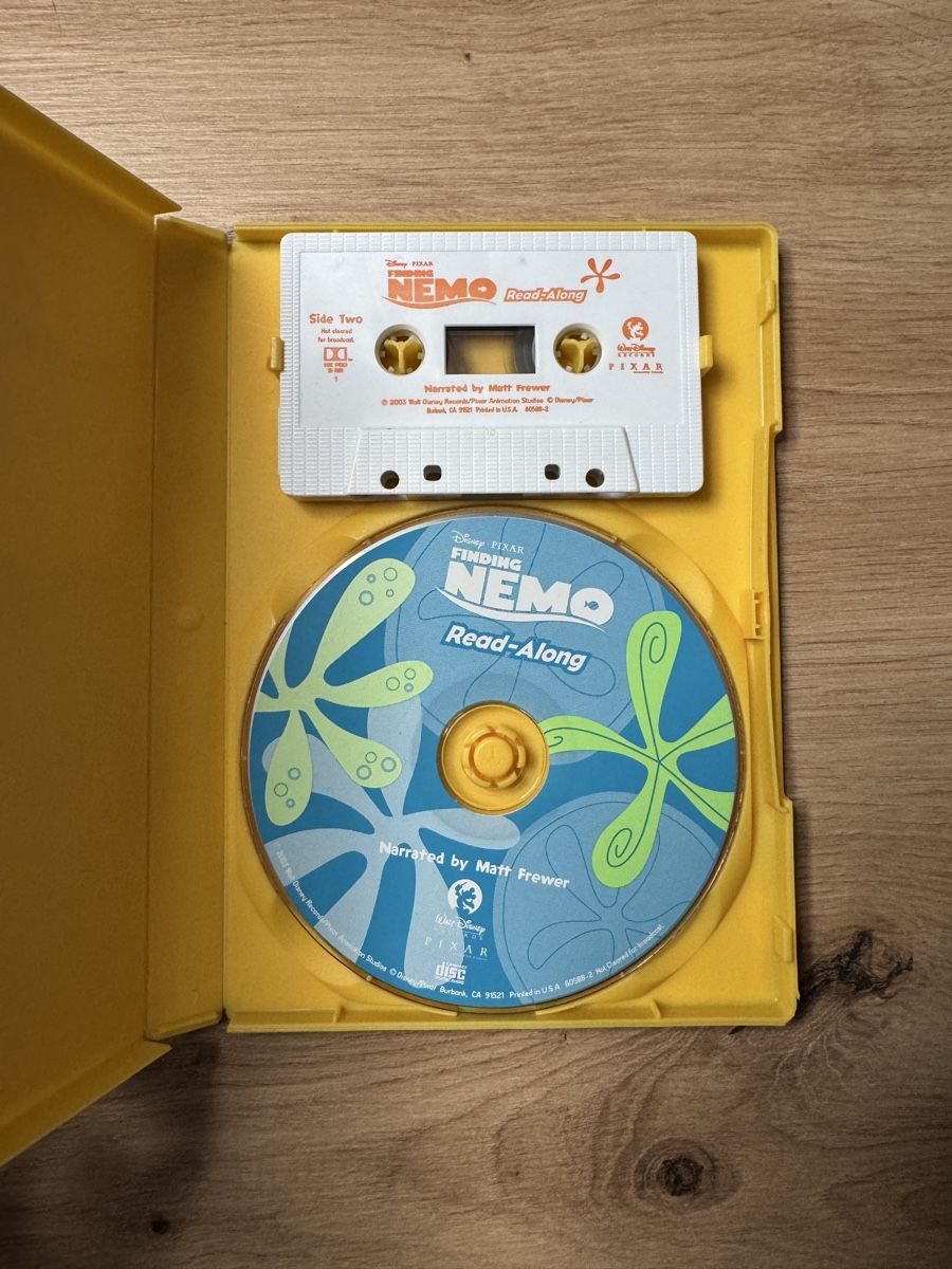 Musicassette: Disney Pixar Findet Nemo, CD & Kassette Set – Usato da Biberist venduto da etesummer 2