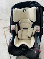 Babyschale mit Isofix Station