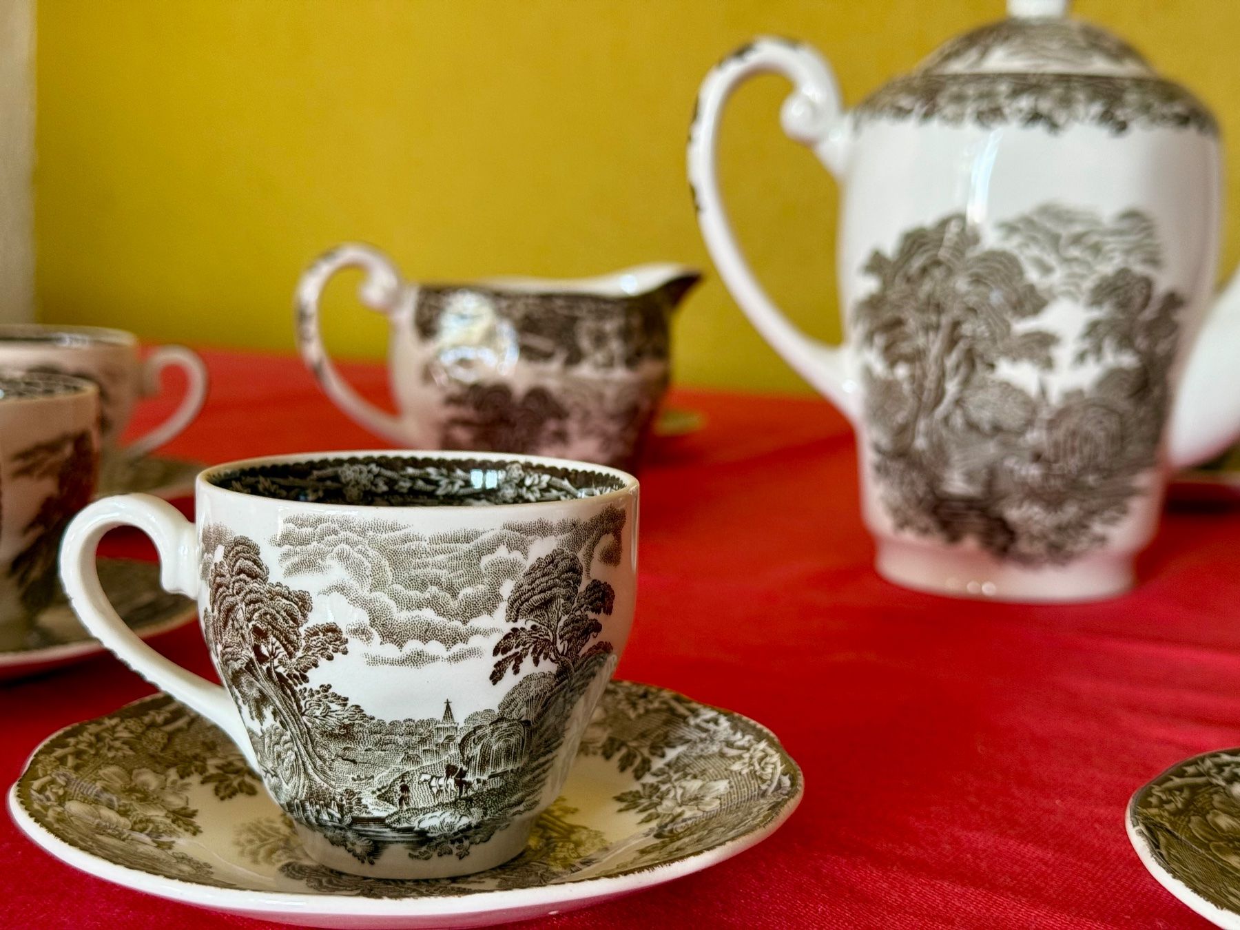 Set di piatti: Original Englisches Kaffeeservice – Usato da Oberwil BL venduto da RAL2002