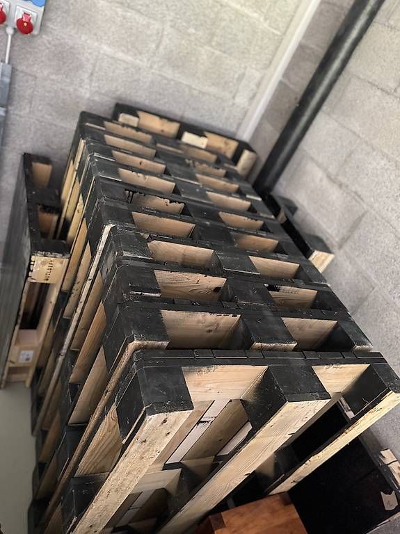 Pallets: Lot de 14 palettes noires  Sol / Agencement  – Usato da Fully venduto da tho_ld9n 2