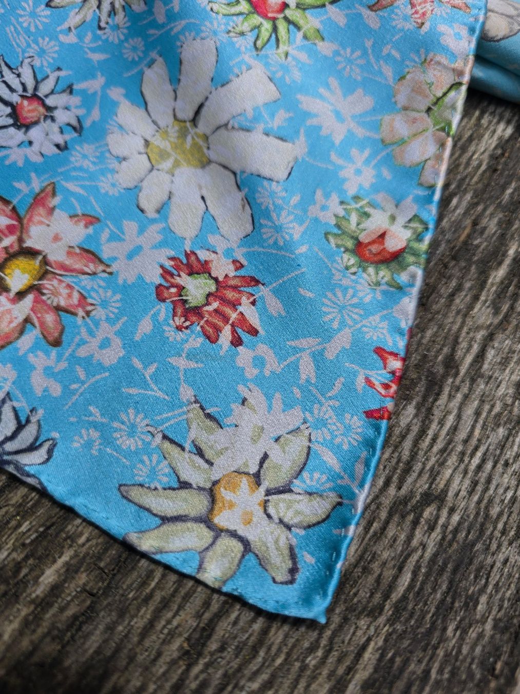 Fabric Frontline Foulard & Sciarpe: Kleidung: Seidenschal Fabric Frontline – Nuovo (secondo la descrizione) da Romanshorn venduto da Rachacha 1