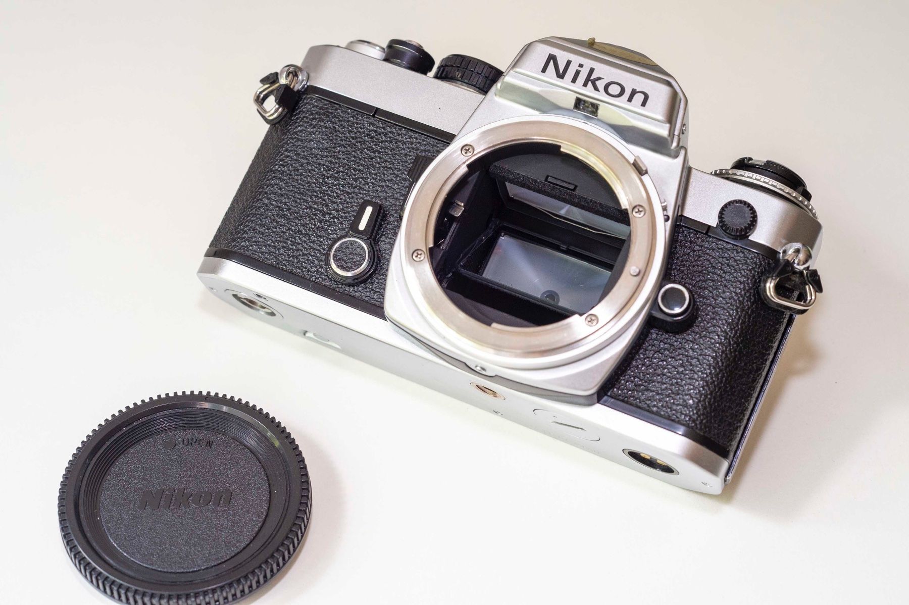 Nikon Fotocamera: Nikon FE - revidiert – Usato da Schwerzenbach venduto da floridan 1