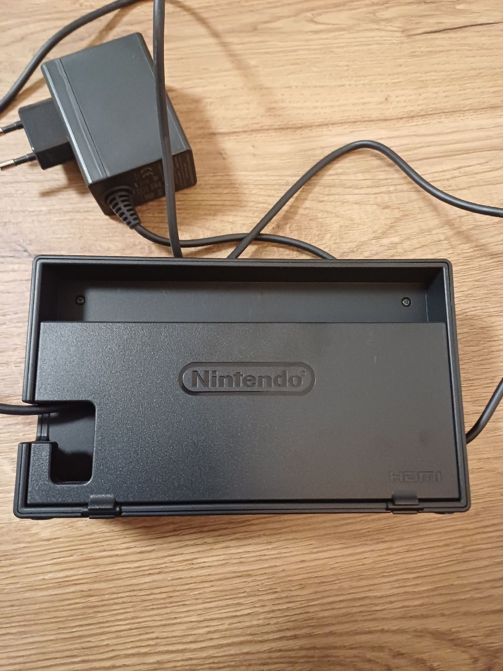 Nintendo Consoles: Nintendo Switch Dock mit Netzteil guter Zustand – D'occasion à oftringen par napoli84 1