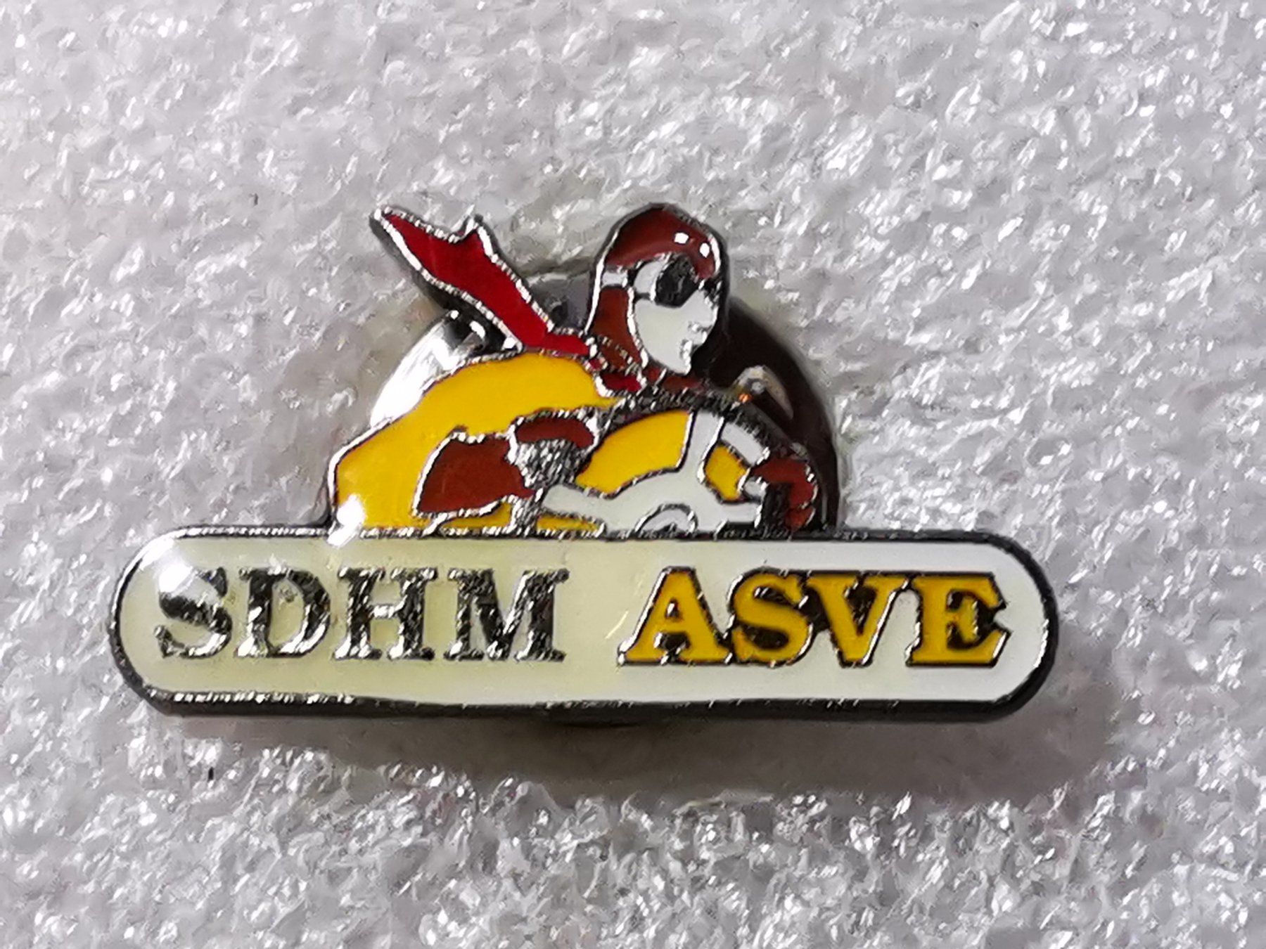 Placchette & Badge: Ansteckpin 42: SDHM ASVE – Usato da Oppligen venduto da Pin-Fall-Shop