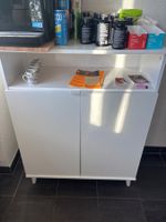 Schrank offen und mit 2 Türen
