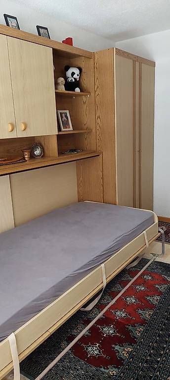 Betten: Schrankwand mit ausklappbarem Bett – Gebraucht aus Siebnen von pch_p6w5 1
