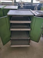 Werkstattschrank mit auszügen
