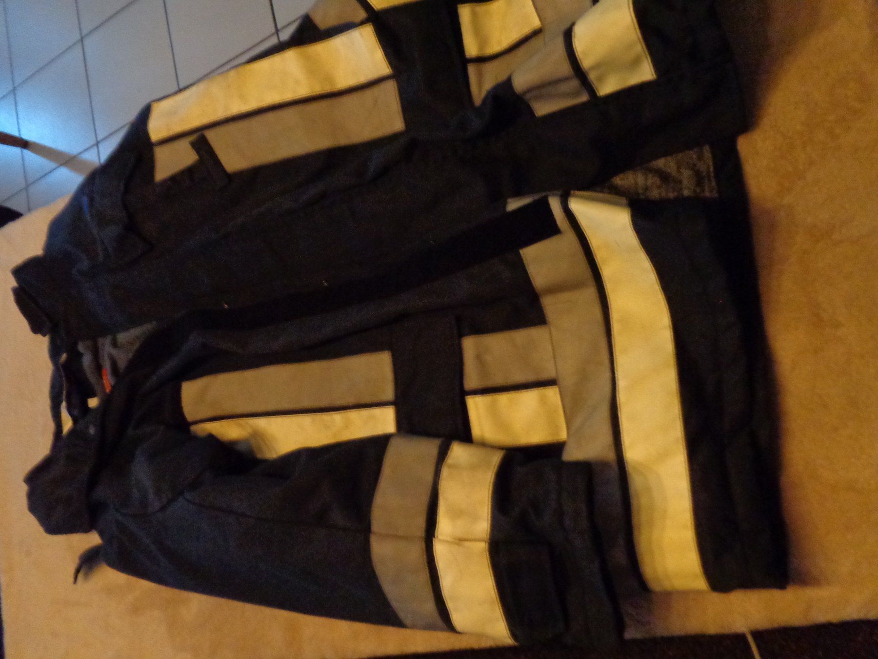 Lotti di vestiti: Brandschutzjacke und Hose – Usato da Liestal venduto da Gecko16