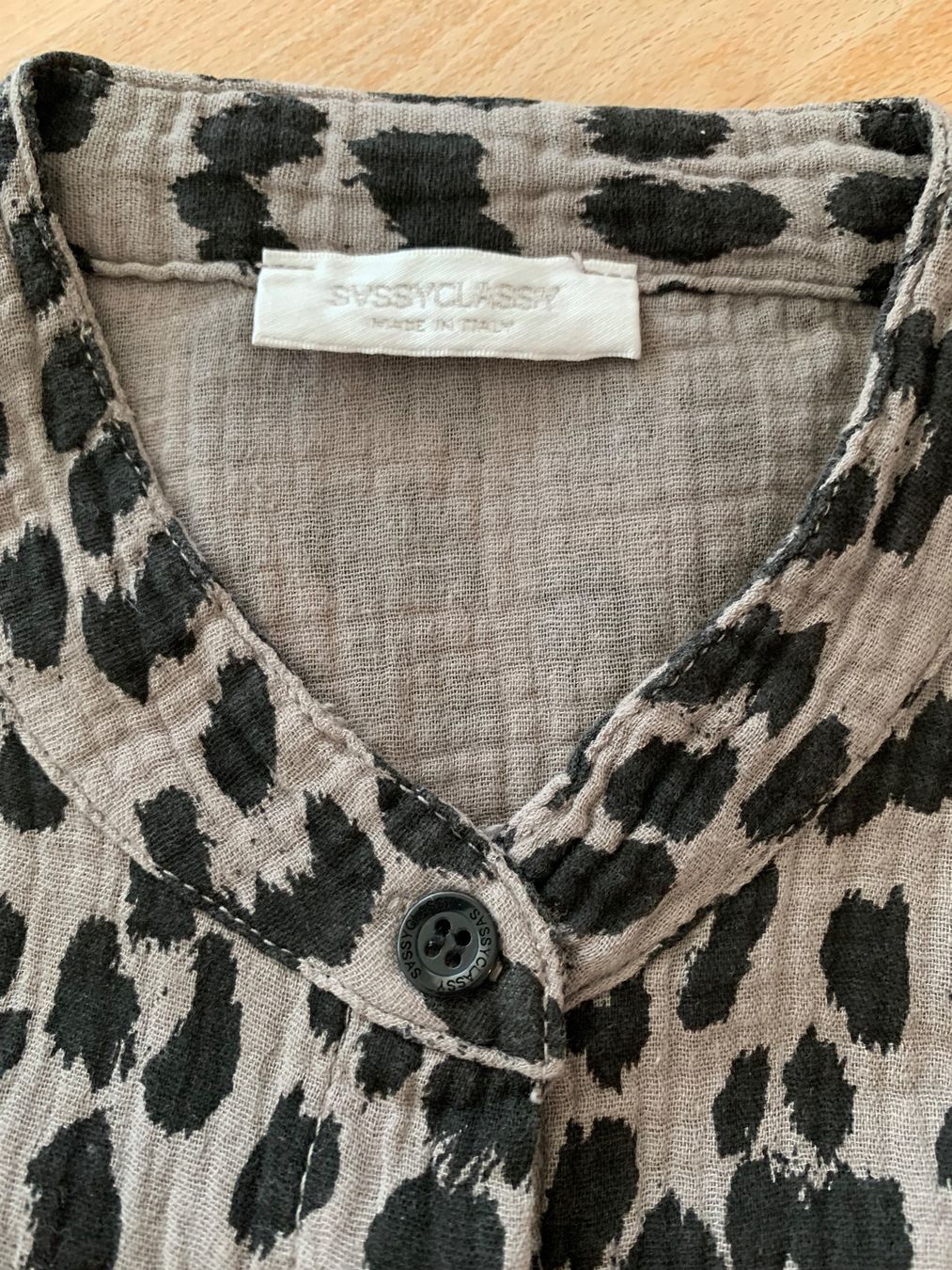 Camicette: Musselinbluse mit Leoprint – Usato da Enggistein venduto da THE-IGOR 1