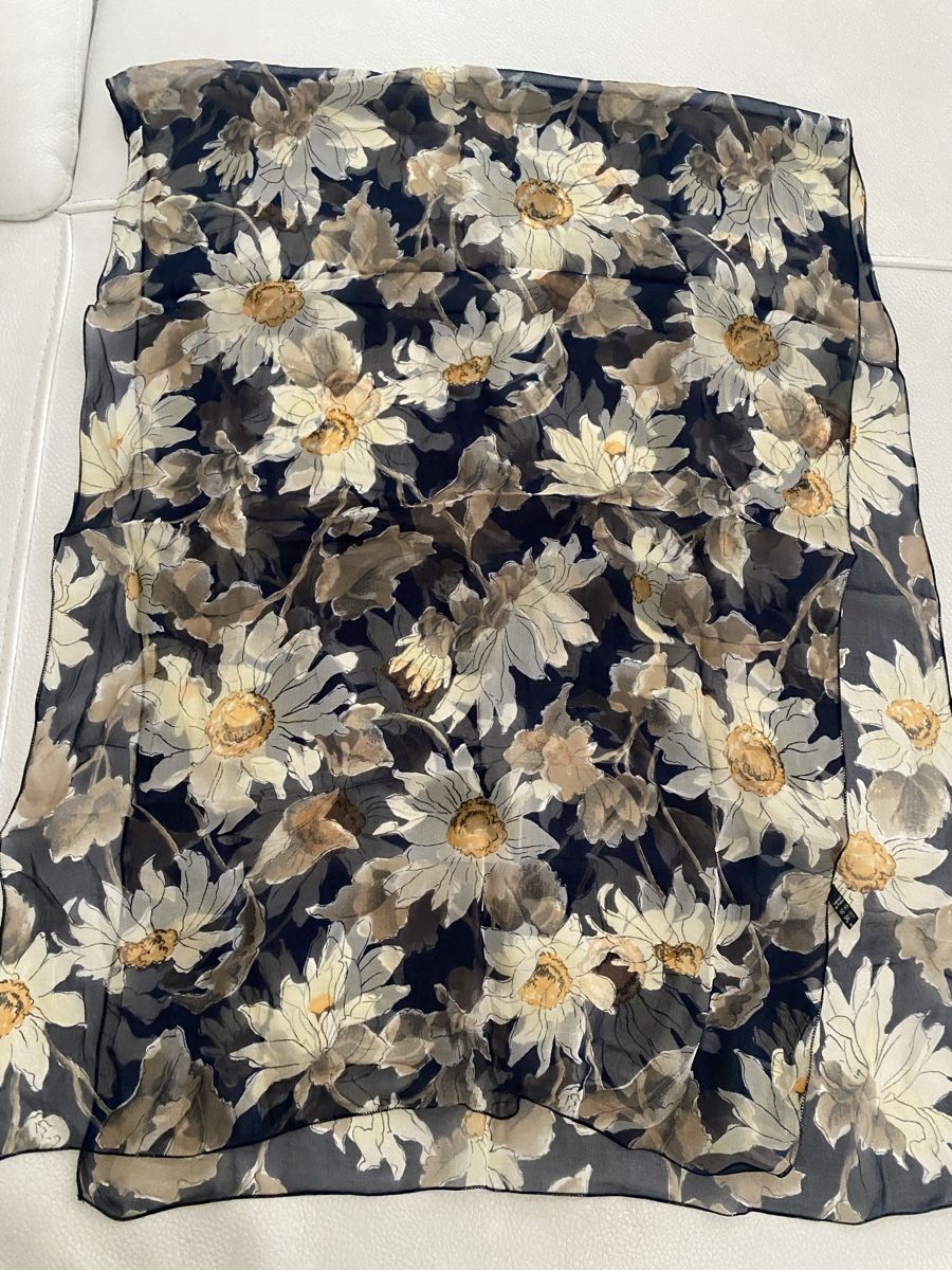 Foulard & Sciarpe: Seiden Schal 🌸 – Usato da Opfikon venduto da Luis144