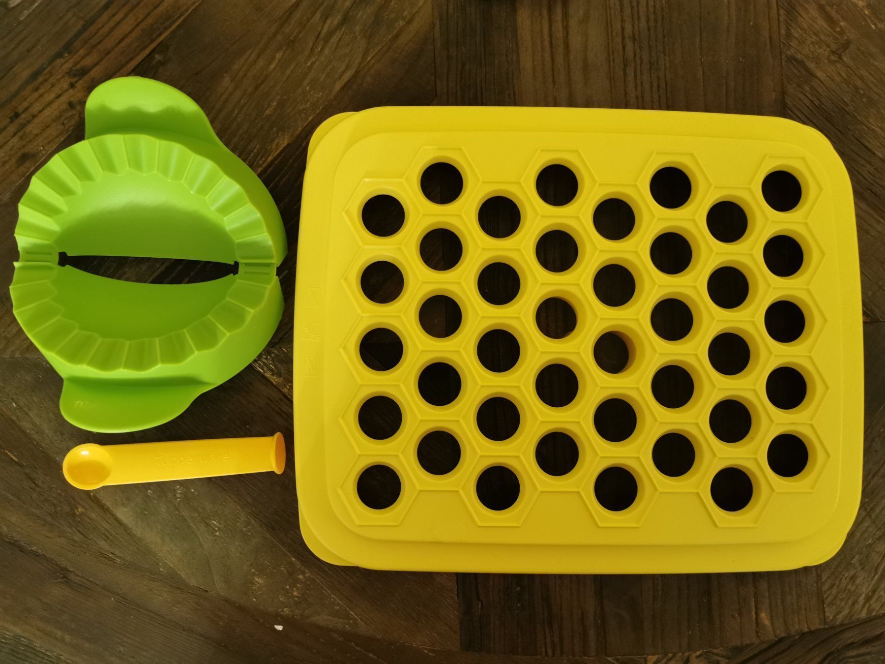Tupperware Elettrodomestici da cucina: Tupperware Ravioli maker/ Happy Snack + Teigfalle – Nuovo (secondo la descrizione) da Stäfa venduto da basidis