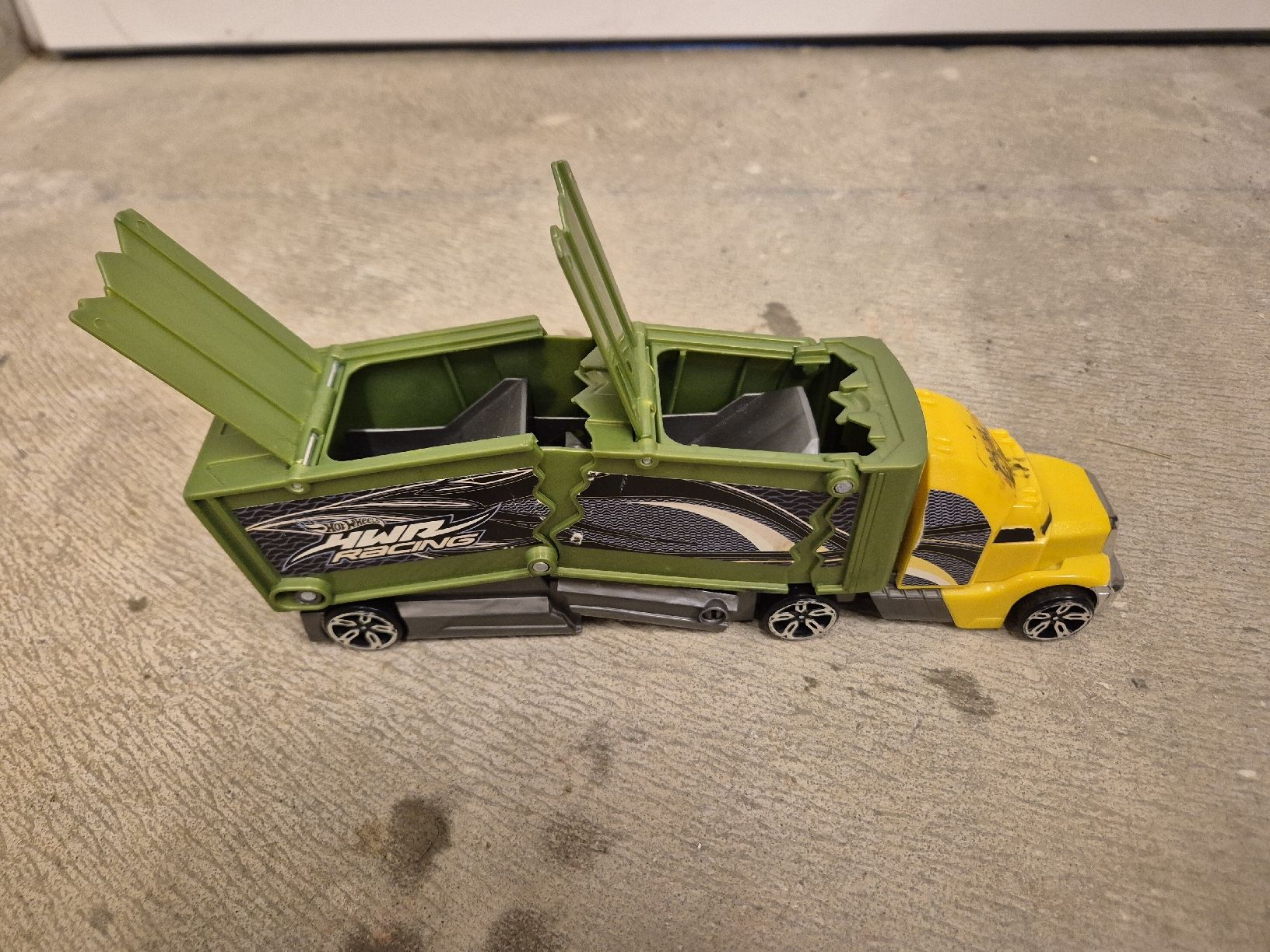 Hot Wheels Giocattoli: Hotwheels Lastwagen – Usato da Oberegg venduto da FranziskaCH12 3