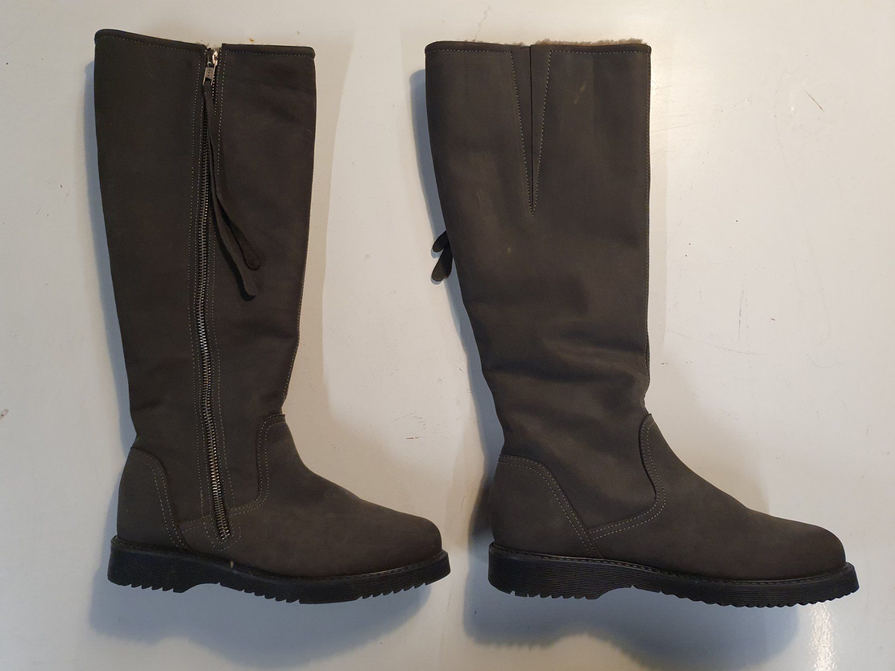 Damenschuhe: Lederstiefel Schafwolle grau grösse 37 – Gebraucht aus Zürich von dialout