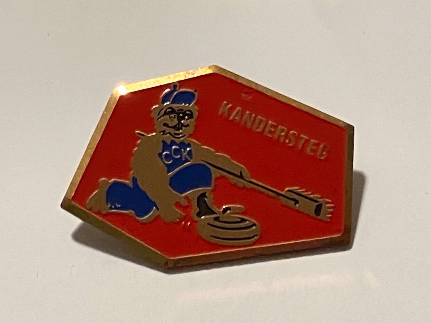 Placchette & Badge: 1 Pin Kandersteg Curling – Usato da Basel venduto da djwwpp