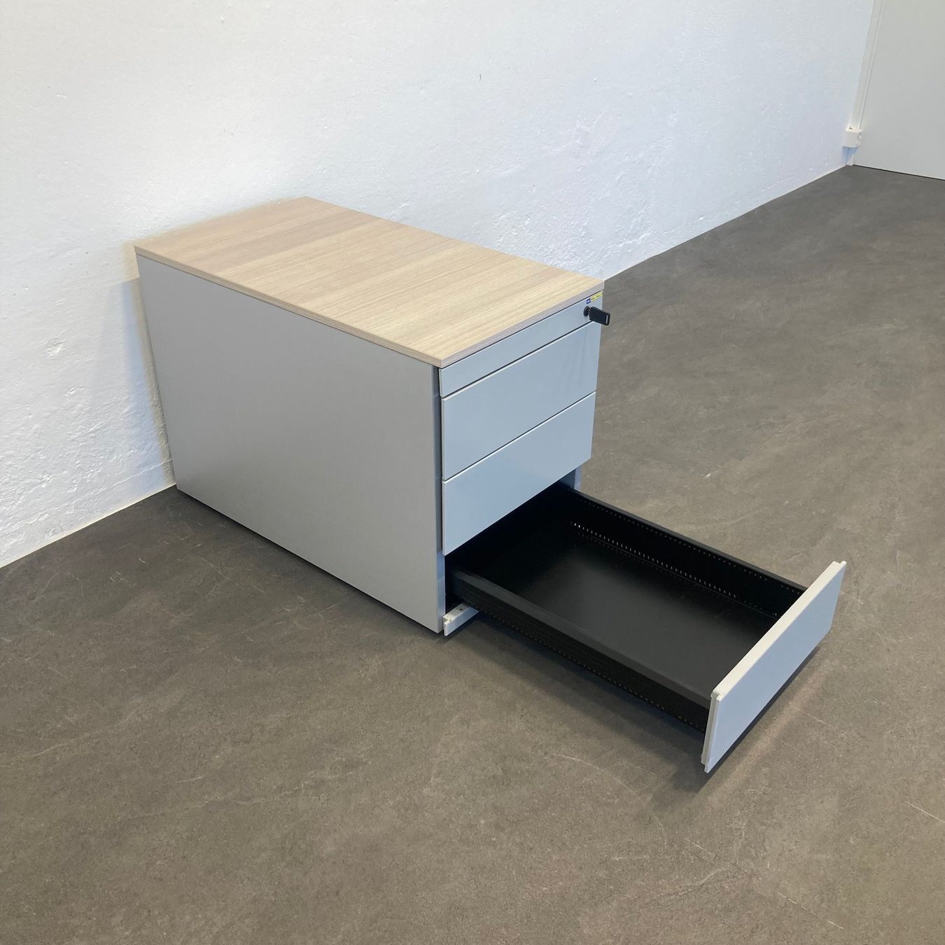 Banconi: Steelcase IMPLICIT Roll-Korpus 4 Schubladen – Usato da Schönenwerd venduto da mcofficeshop 3