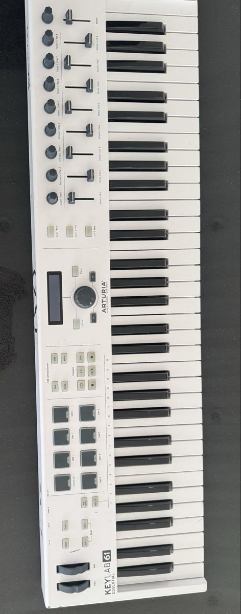 Strumenti musicali: Arturia KeyLab Essential 61 MIDI Keyboard – Usato da Untersiggenthal venduto da ibokisa 2
