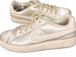 Nike Court Royale
