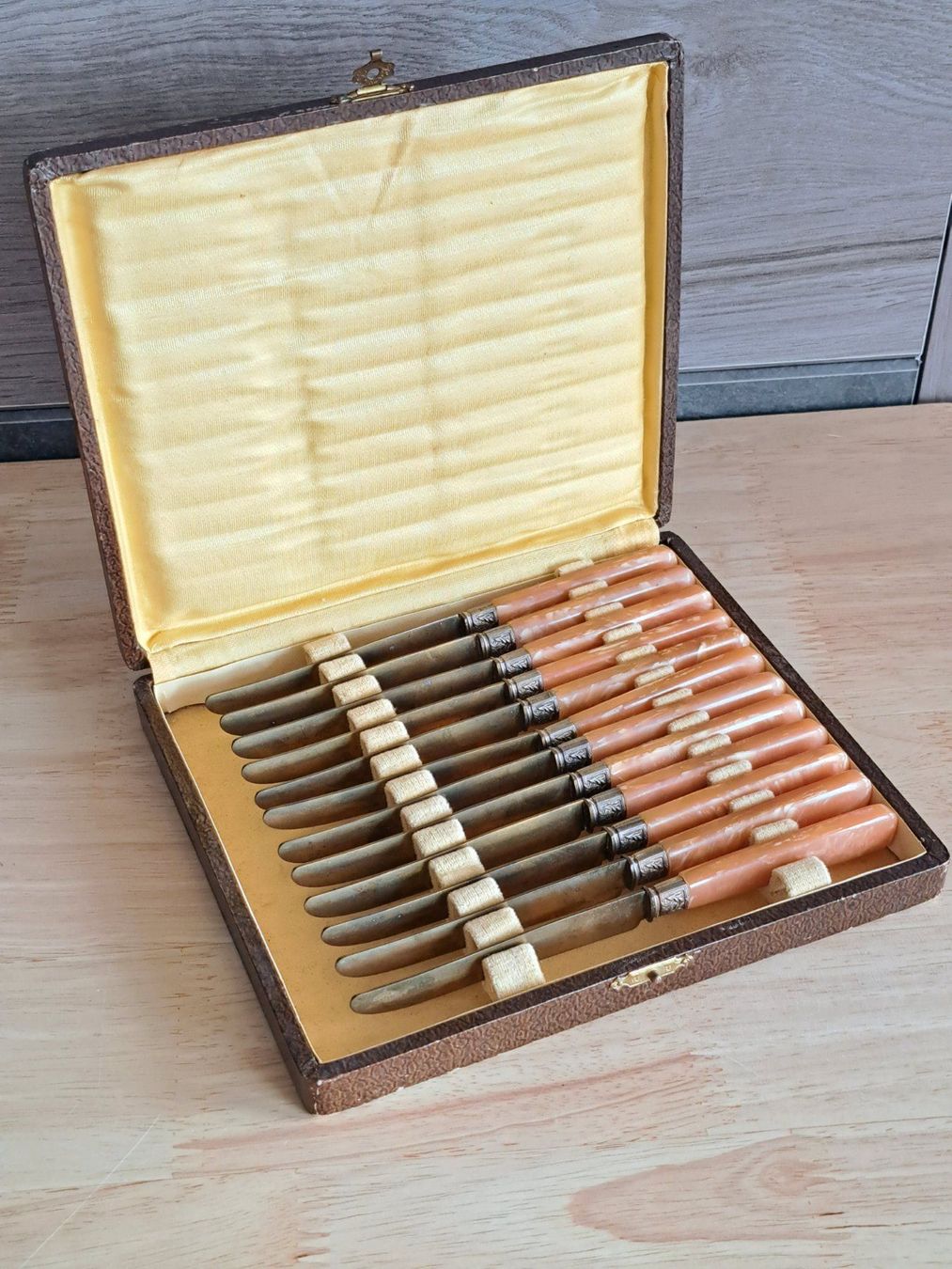 Set di posate: Antikes Set Dessert Besteck 6 Messer Messing – Nuovo (secondo la descrizione) da Birsfelden venduto da oleros