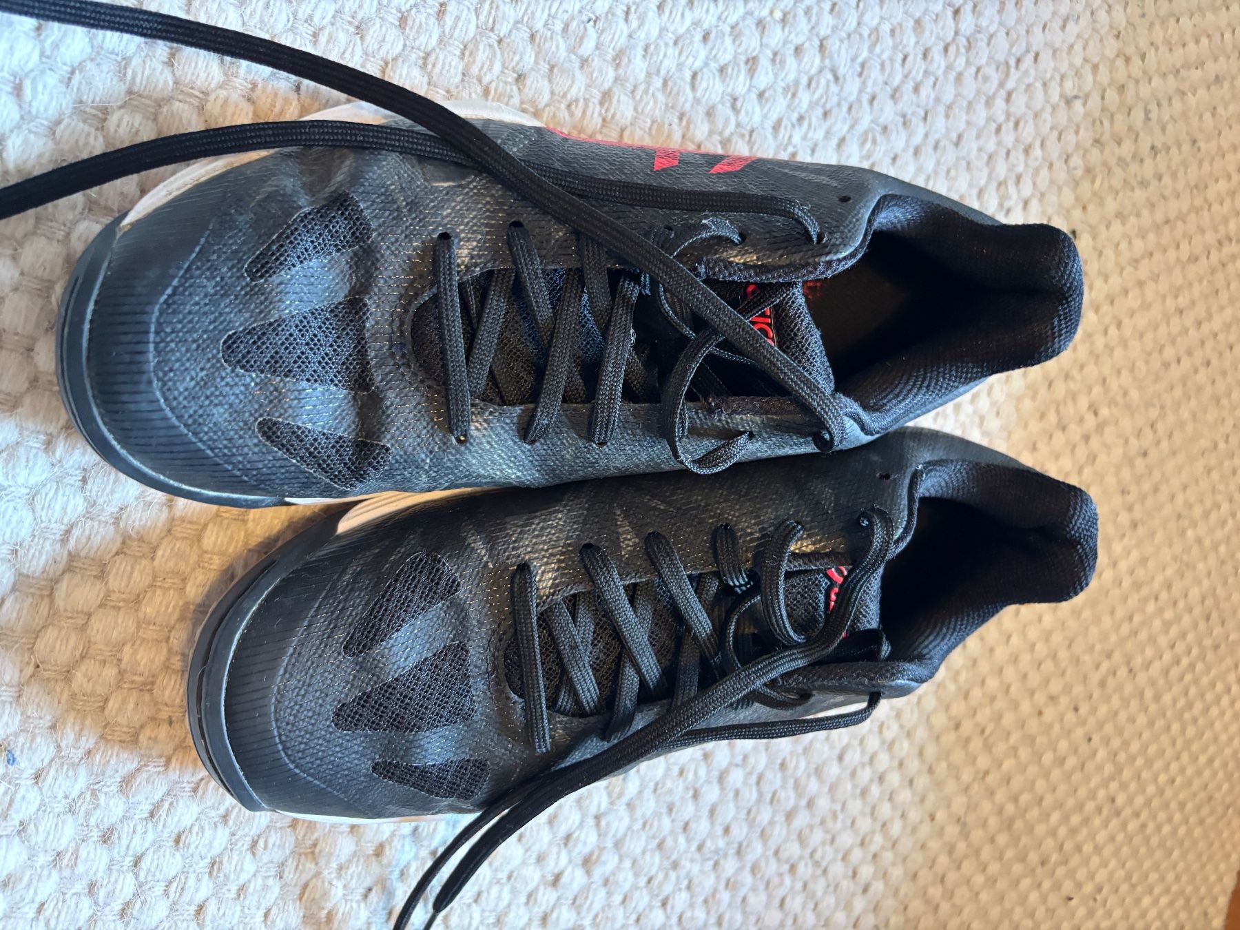 Scarpe da uomo: Asics Hallenschuhe schwarz rot – Usato da Winterthur venduto da nicolap16