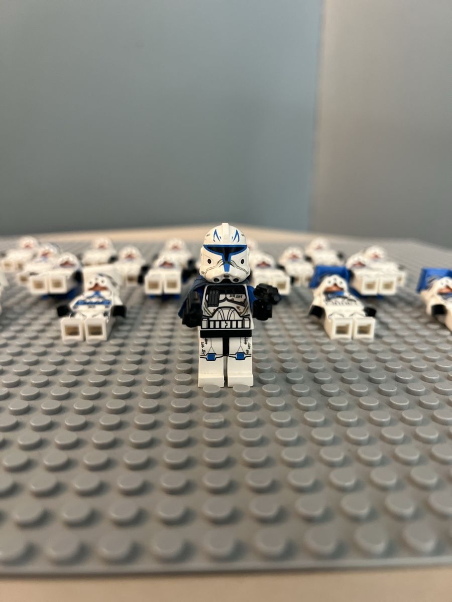 Star Wars Statuette: LEGO Star Wars 501st Clone Trooper Armee + Captain Rex – Usato da Zürich venduto da Quentin999