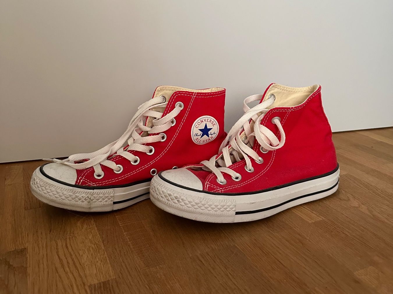 Converse Damenschuhe: Converse Chuck Taylor All Star Rot – Gebraucht aus Aarau von anouk.bruderer