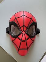 Spider-Man Maske rot schwarz Kunststoff gebrauchter Zustand