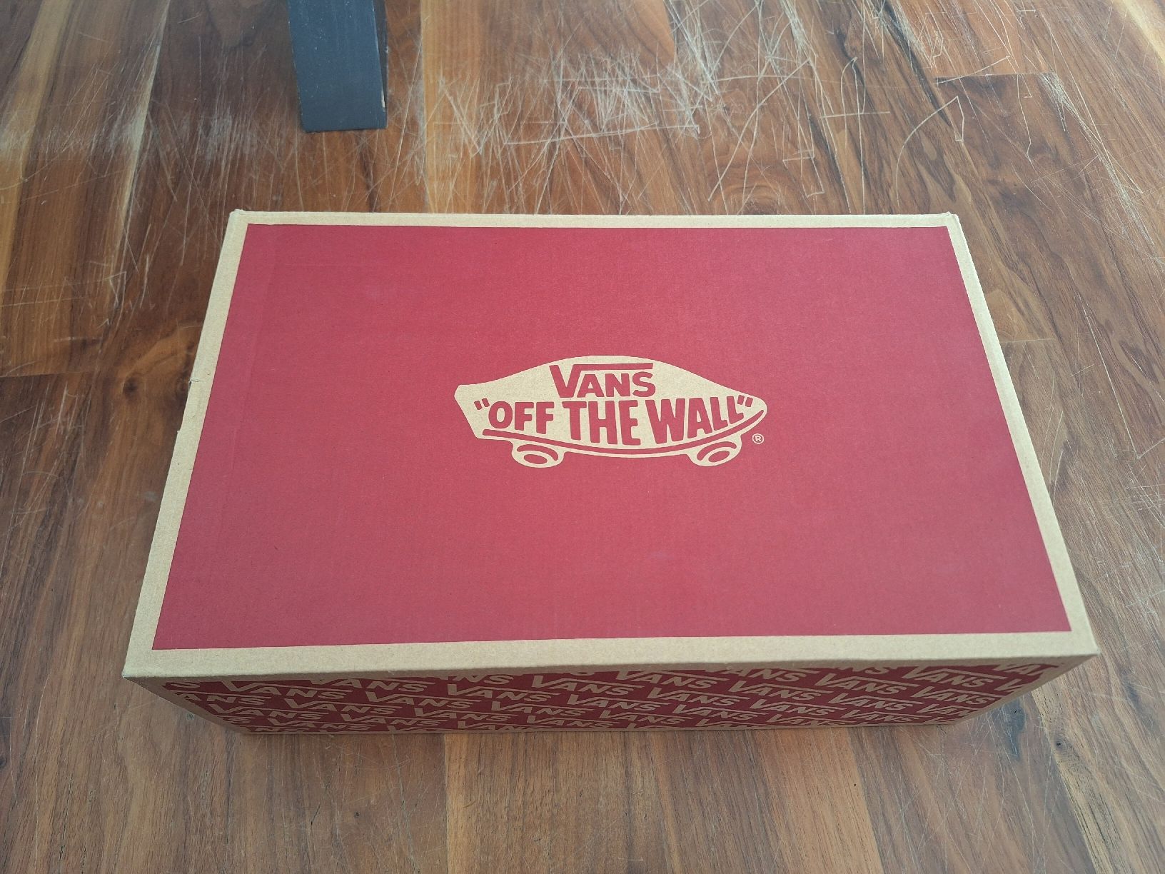 Herrenschuhe: Chaussures Vans taille 43 – Neu und originalverpackt aus La Neuveville von Tripak 3