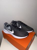 Chaussures Nike Revolution 7 gris noir taille 44.5