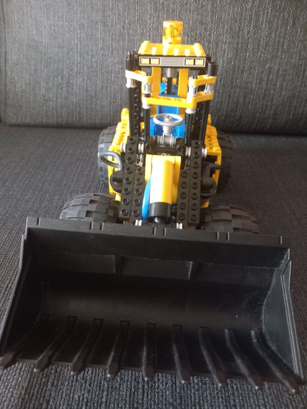 Lego Kit di costruzioni: LEGO Technic - Chargeuse compacte 8439 - Pneumatique!... – Usato da Bernex venduto da casimali 3