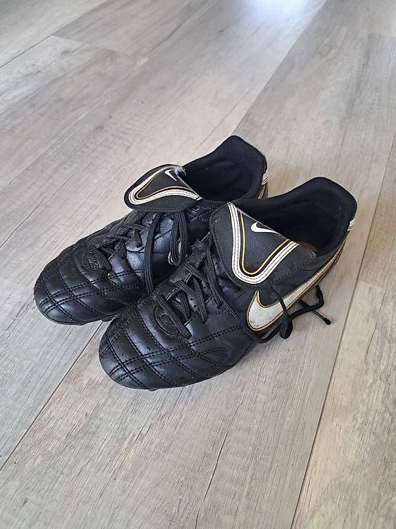 Schuhe für Jungen: Fussballschuhe Nike Gr. 36 – Gebraucht aus Oberflachs von sylviepe