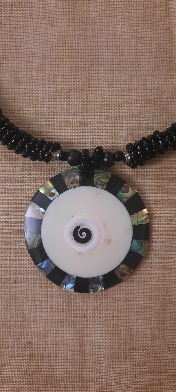 Catenine: Set Orecchini e Collana girocollo perline e pietra NUOVI – Nuovo (secondo la descrizione) da Lugano venduto da Rossana11 2