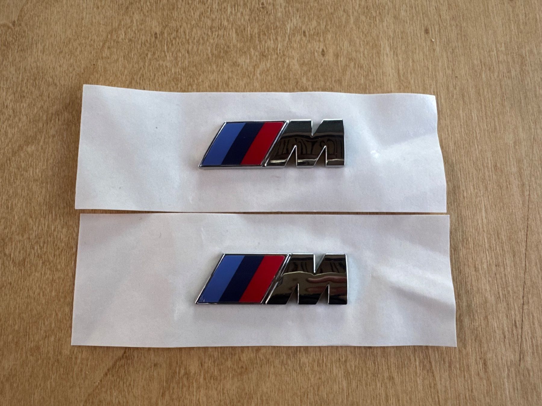 BMW Tutti i ricambio: BMW M Sport Emblem Logo Chrom – Nuovo e nell'imballaggio originale da Frutigen venduto da Orbiter