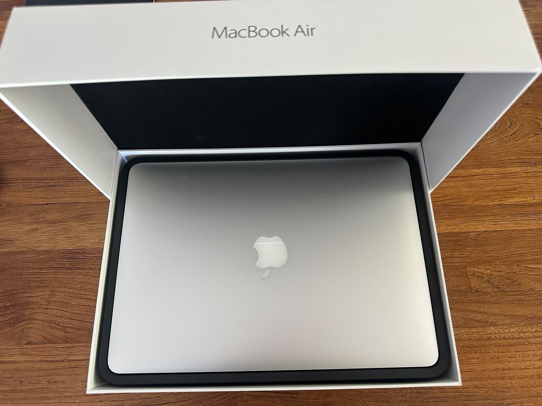 Apple Notebooks: Macbook Air – Gebraucht aus Tennwil von juupydu