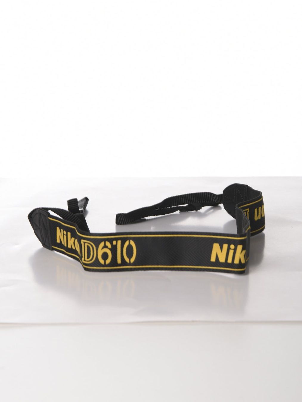 Nikon Altro in  Abbigliamento & Accessori: Nikon Schulterriemen D610 – Nuovo (secondo la descrizione) da Uznach venduto da EH249 1
