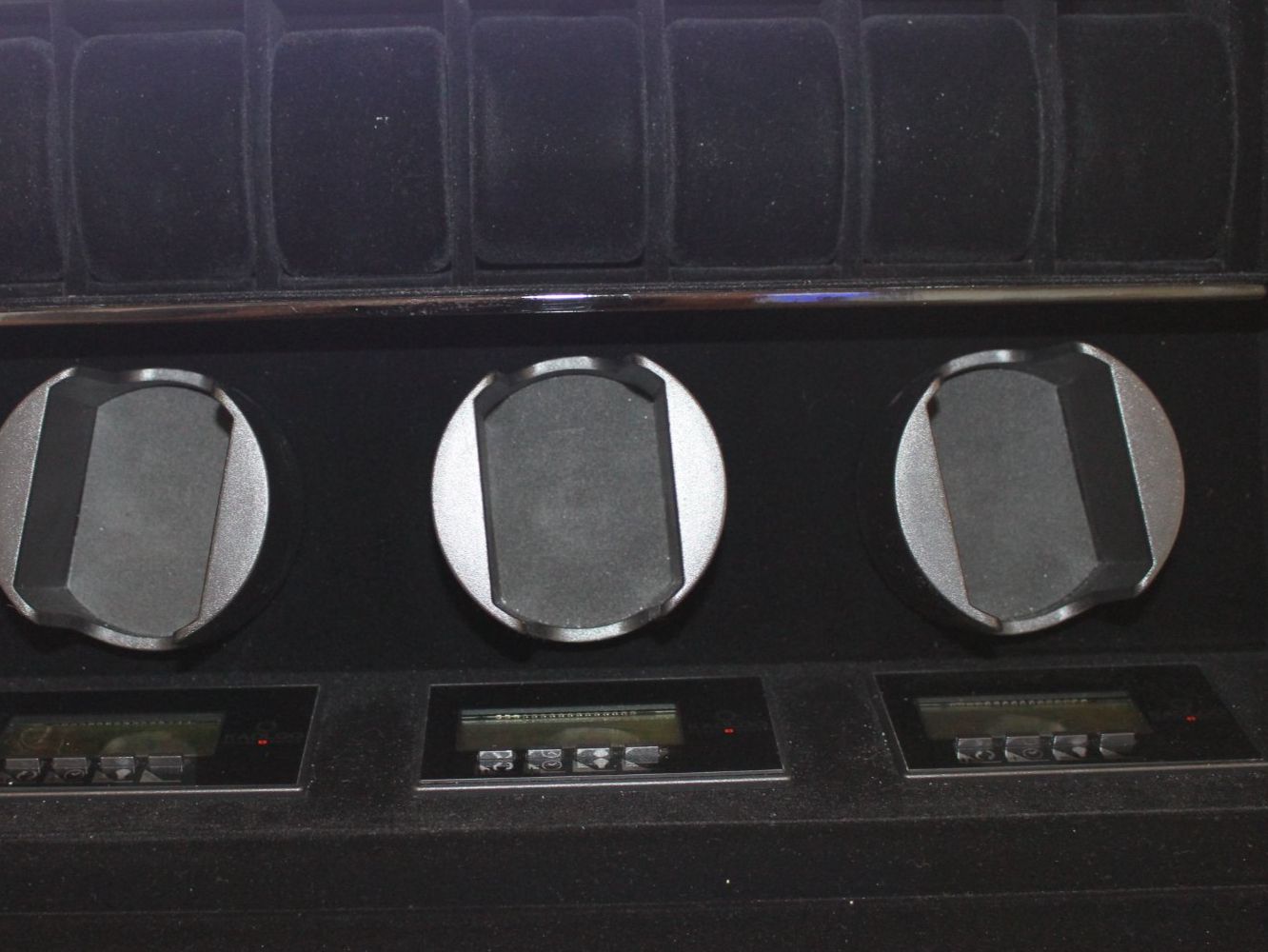 Cofanetto carica e porta orologi: Uhrenbeweger Kadloo "Smartolie Series" Carbon – Usato da Bruettisellen venduto da Collector_Store 7